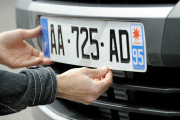 Installer sa plaque d'immatriculation