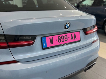 Plaque immatriculation w rose sur BMW série 3