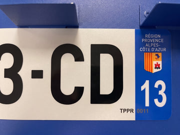 zoom sur eurobande 13 (région PACA) posé sur matériel de production de plaque