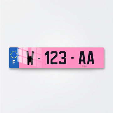Commandez vite en ligne votre nouvelle plaque W rose auto