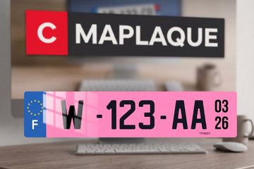 Plaque immatriculation W Garage avec logo Cmaplaque en arrière pla,