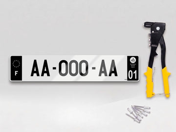 PLlaque d'immatriculation côtés noirs avec pince à riveter et rivets